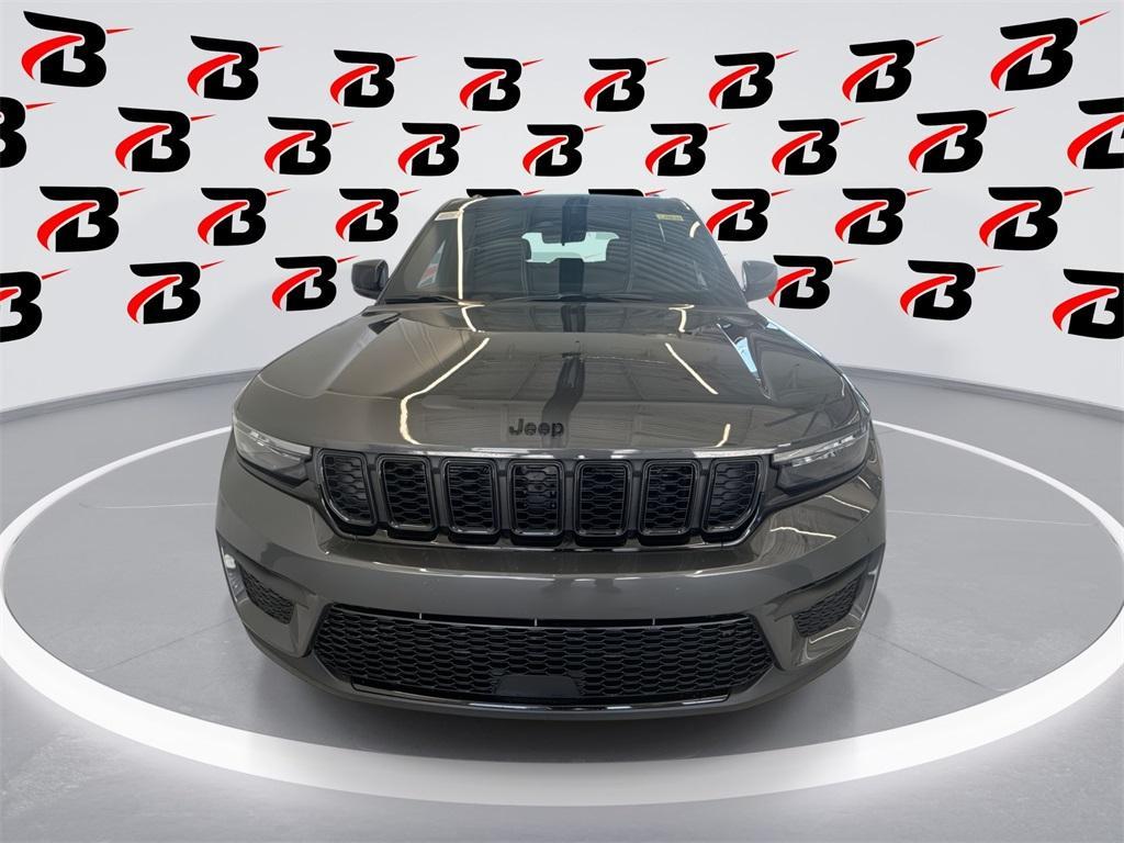 new 2025 Jeep Grand Cherokee car, priced at $40,030