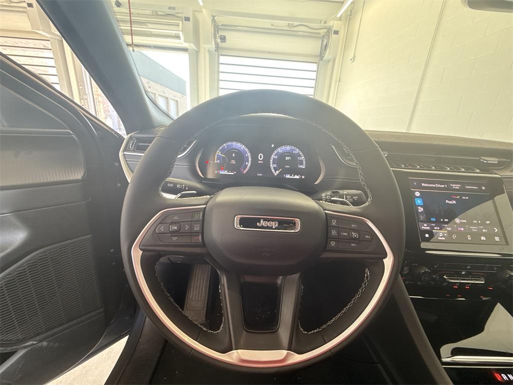 new 2025 Jeep Grand Cherokee car, priced at $39,701
