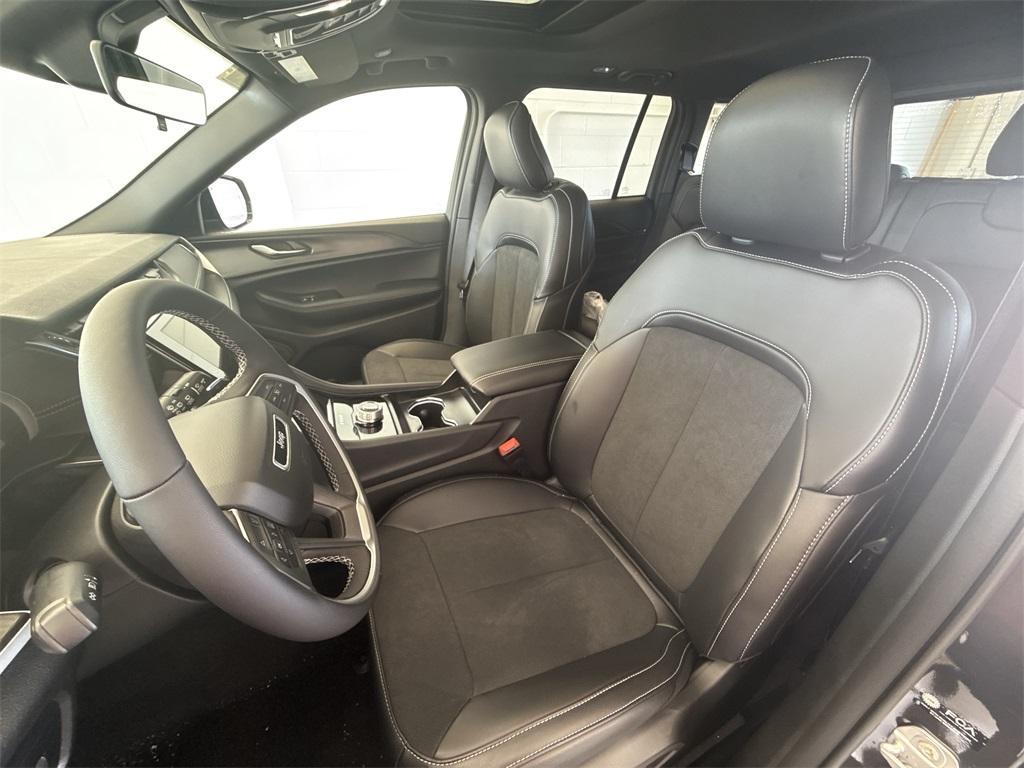 new 2025 Jeep Grand Cherokee car, priced at $39,701