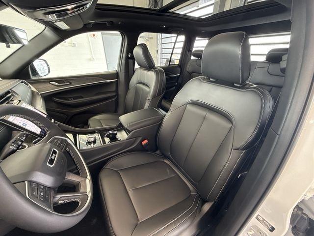 new 2025 Jeep Grand Cherokee car, priced at $44,940