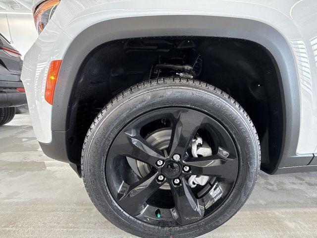 new 2025 Jeep Grand Cherokee car, priced at $44,940