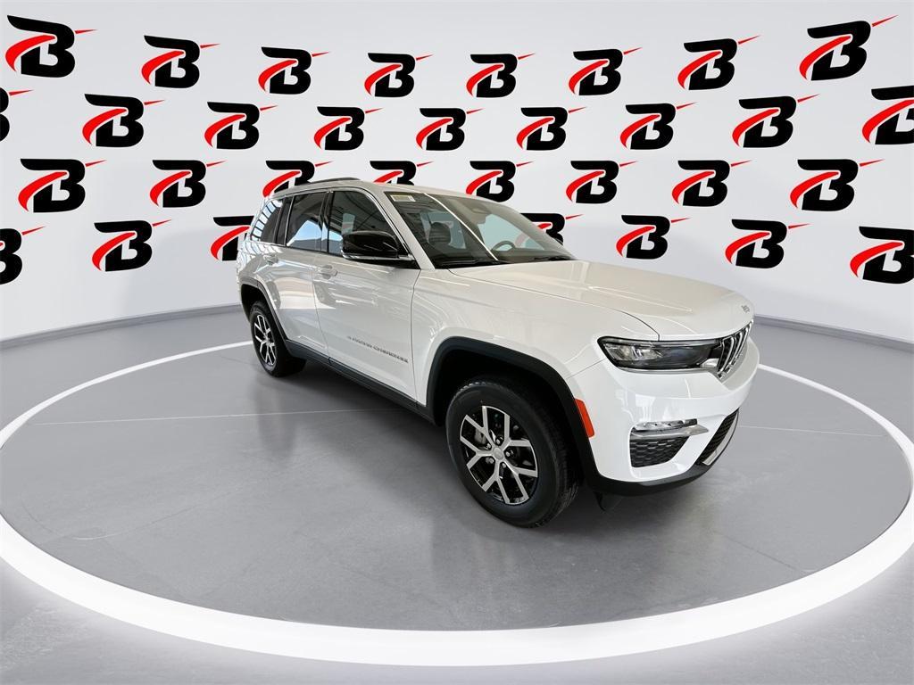 new 2025 Jeep Grand Cherokee car, priced at $39,900