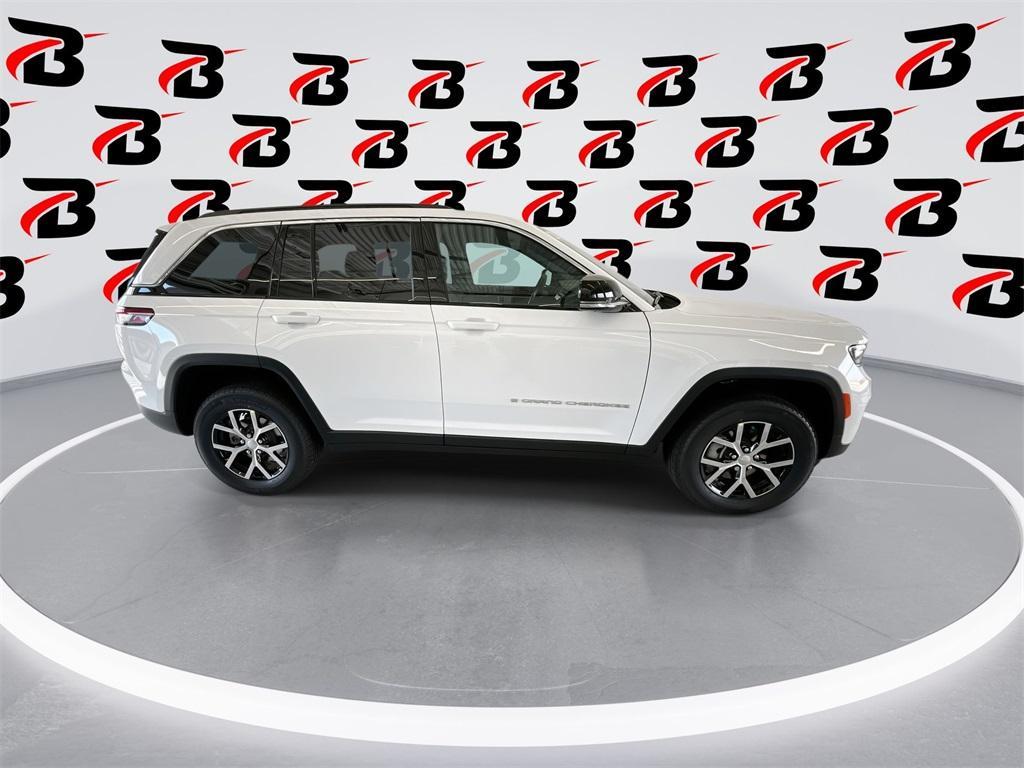 new 2025 Jeep Grand Cherokee car, priced at $39,900