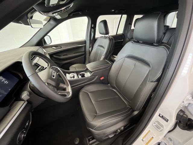 new 2025 Jeep Grand Cherokee car, priced at $39,900