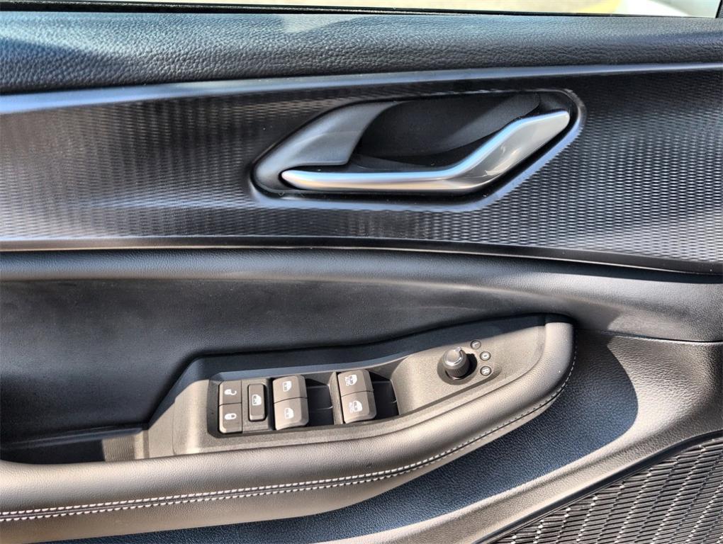 new 2025 Jeep Grand Cherokee car, priced at $35,825