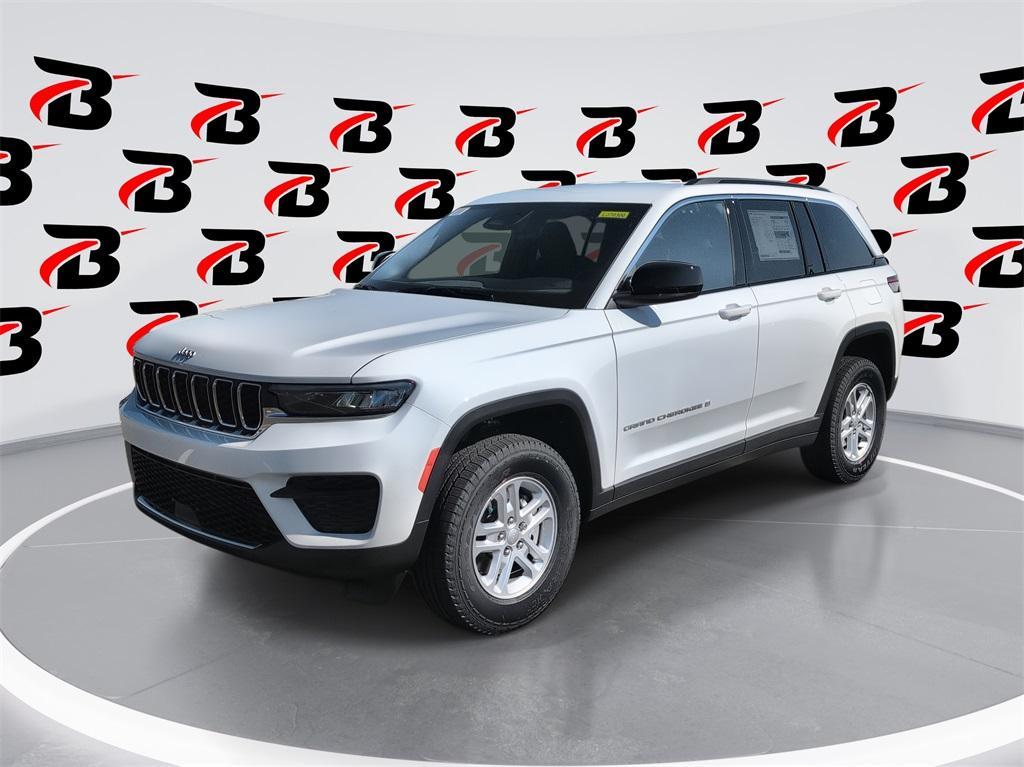 new 2025 Jeep Grand Cherokee car, priced at $35,825