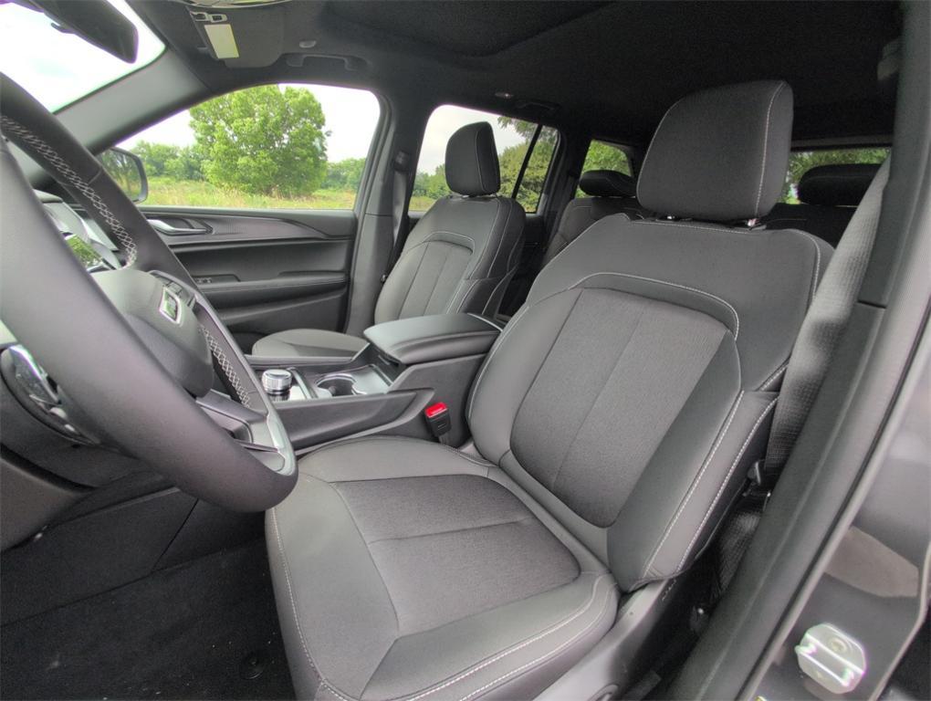 new 2025 Jeep Grand Cherokee car, priced at $35,766