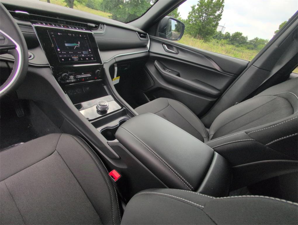 new 2025 Jeep Grand Cherokee car, priced at $35,766