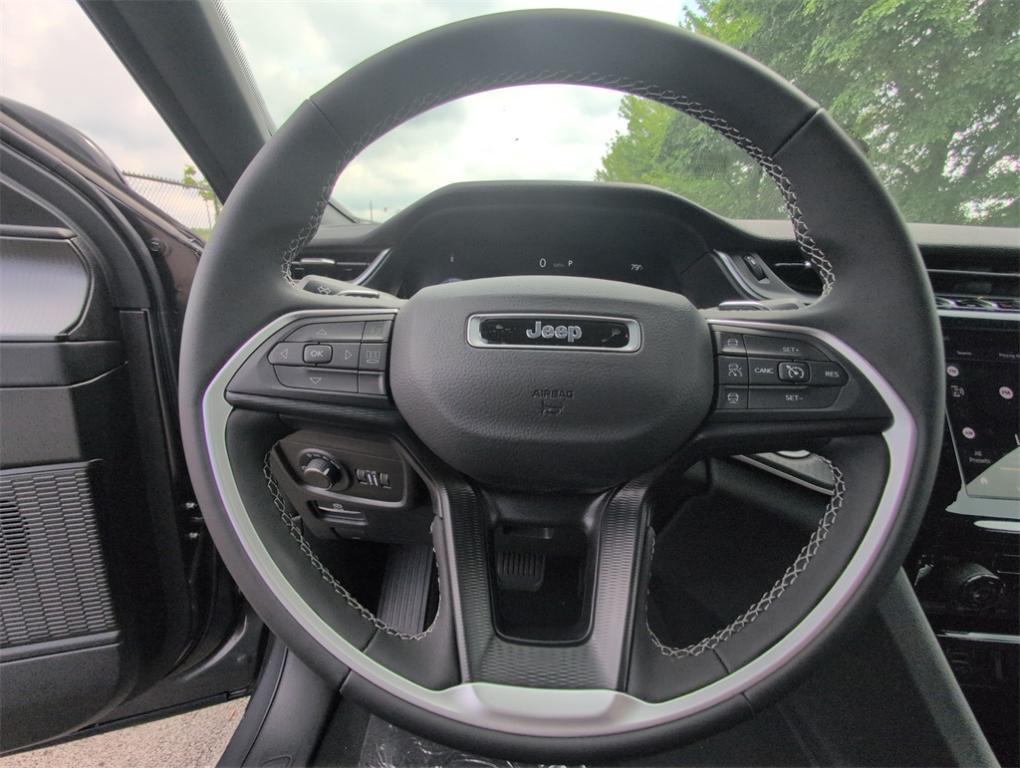 new 2025 Jeep Grand Cherokee car, priced at $35,766