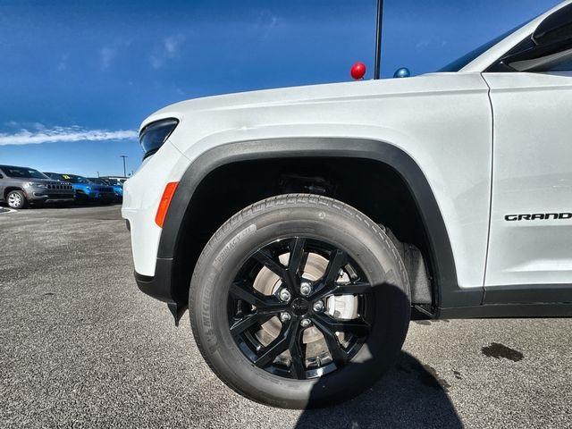 new 2024 Jeep Grand Cherokee L car, priced at $40,873