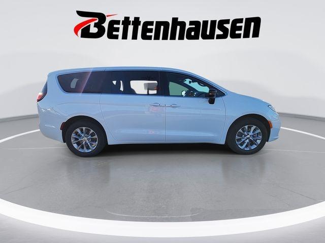 new 2025 Chrysler Pacifica car, priced at $44,701