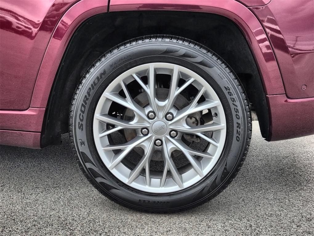 used 2024 Jeep Grand Cherokee car, priced at $46,390