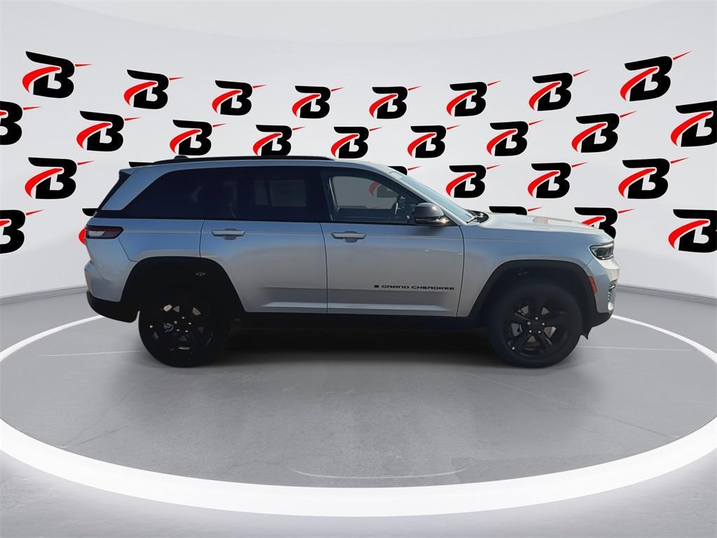 new 2025 Jeep Grand Cherokee car, priced at $44,604
