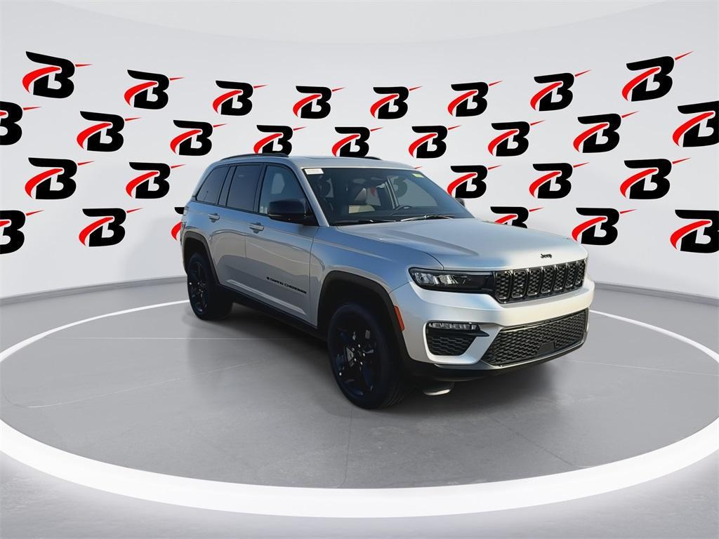 new 2025 Jeep Grand Cherokee car, priced at $44,604