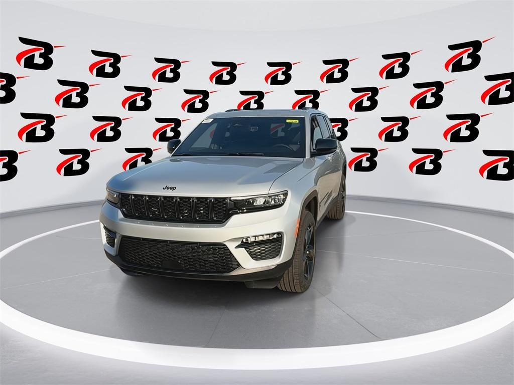 new 2025 Jeep Grand Cherokee car, priced at $44,604