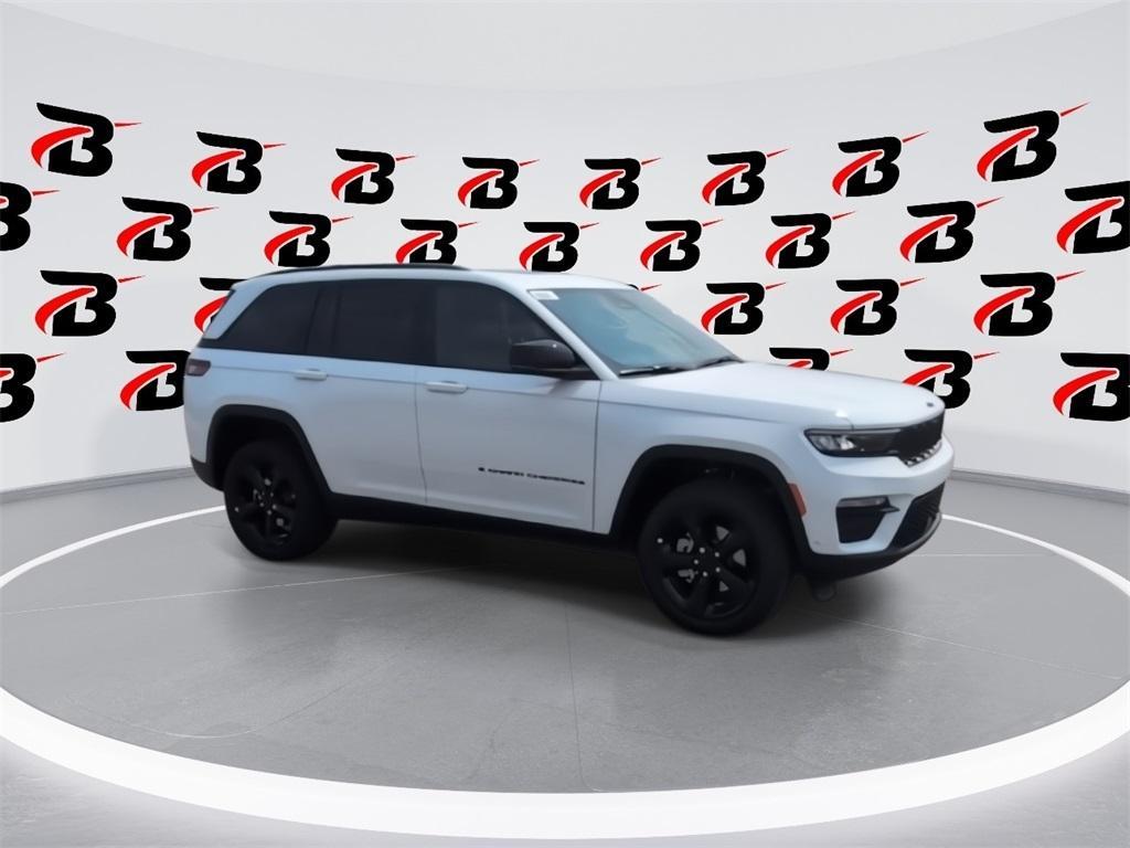 new 2025 Jeep Grand Cherokee car, priced at $45,526