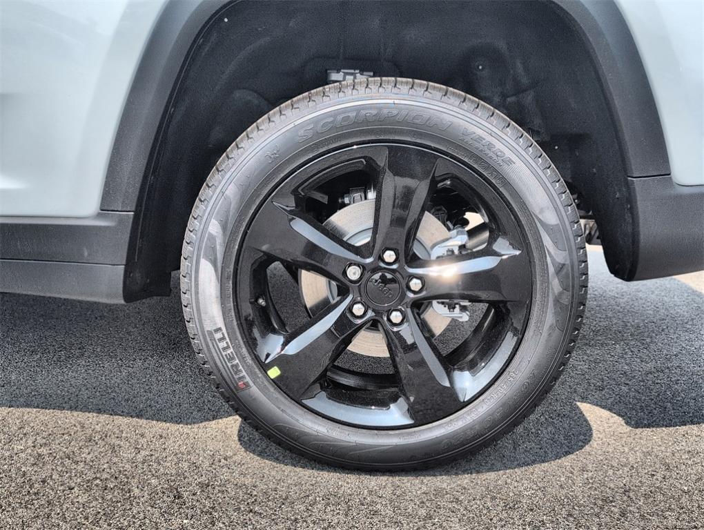 new 2025 Jeep Grand Cherokee car, priced at $45,526