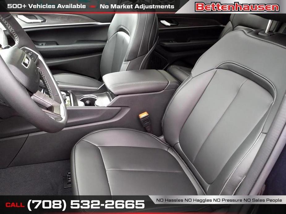 new 2024 Jeep Grand Cherokee L car, priced at $48,304