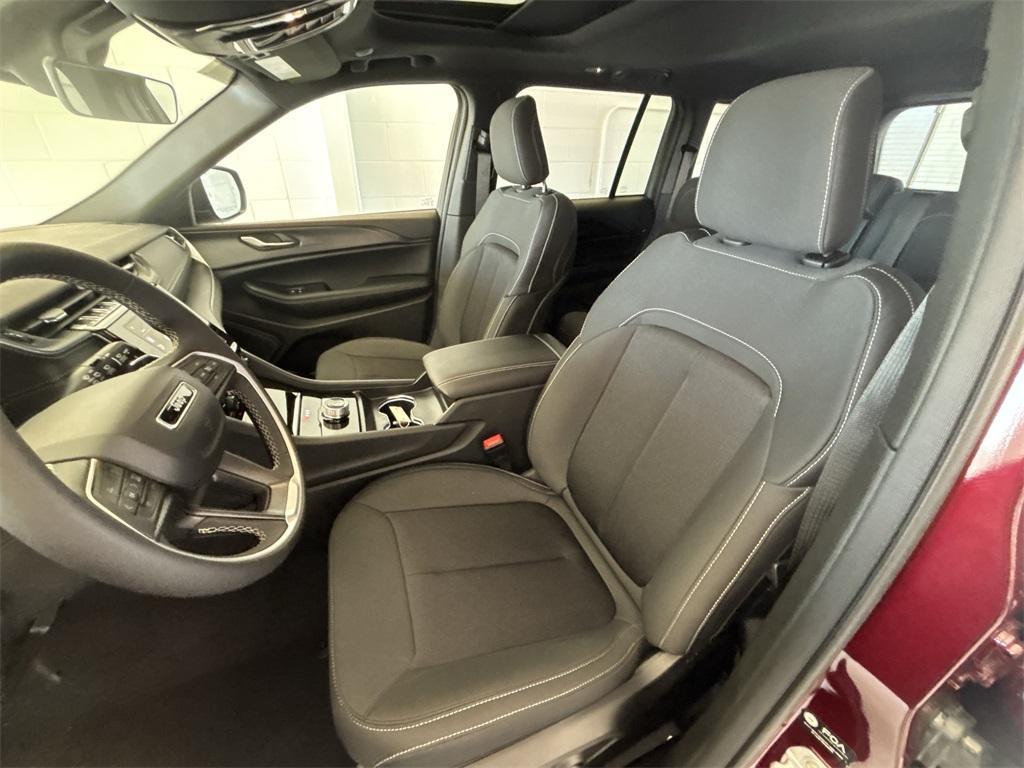 new 2025 Jeep Grand Cherokee car, priced at $37,963