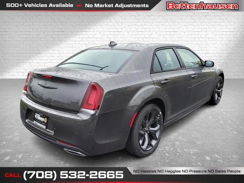 new 2023 Chrysler 300 car, priced at $39,000