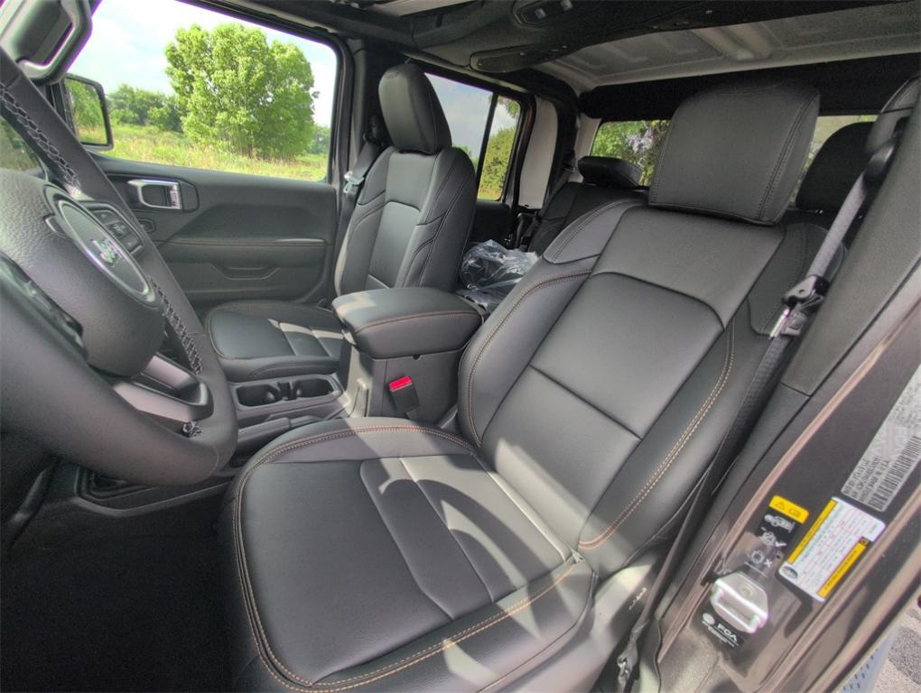 new 2025 Jeep Gladiator car, priced at $40,947