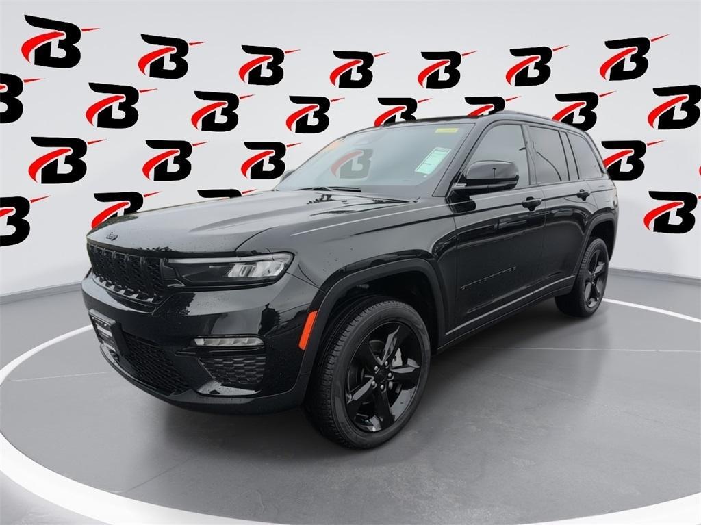 new 2025 Jeep Grand Cherokee car, priced at $42,535