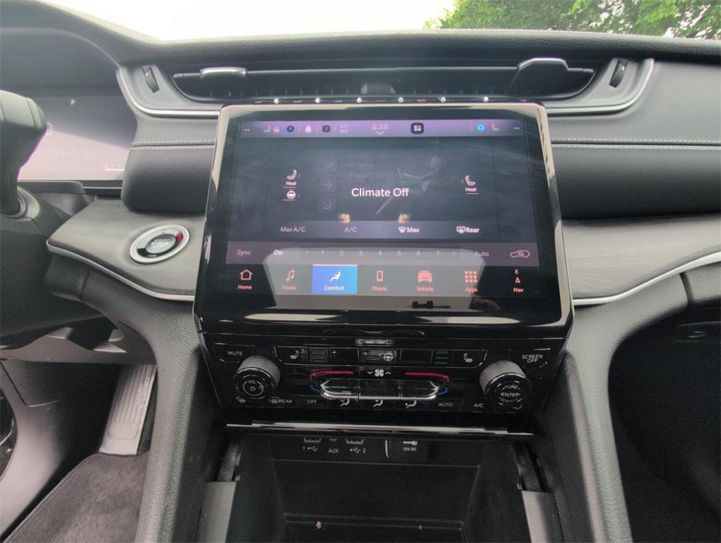 new 2025 Jeep Grand Cherokee car, priced at $42,535