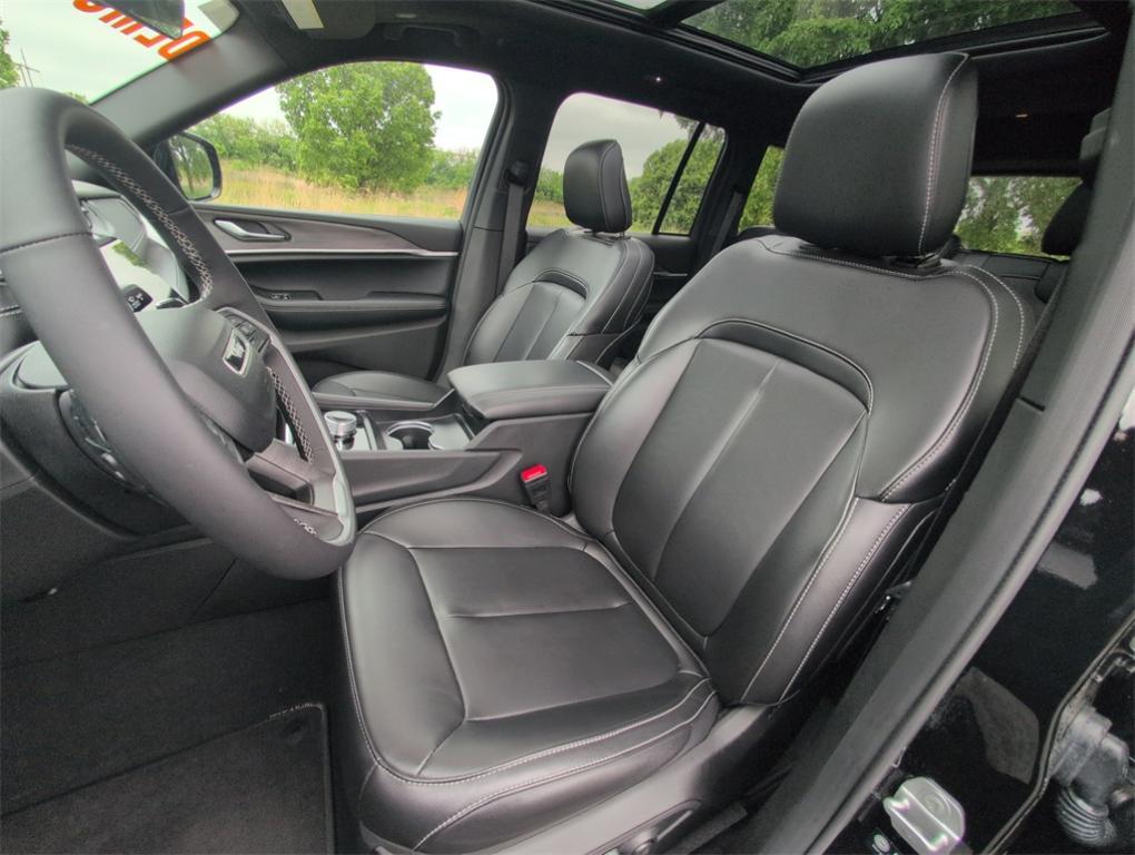 new 2025 Jeep Grand Cherokee car, priced at $42,535