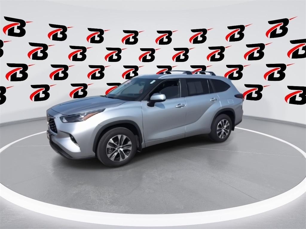 used 2024 Toyota Highlander car, priced at $39,900