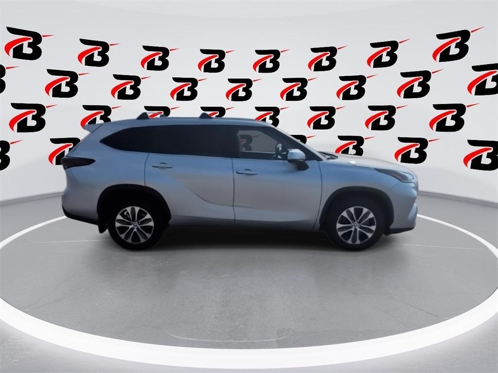 used 2024 Toyota Highlander car, priced at $39,900