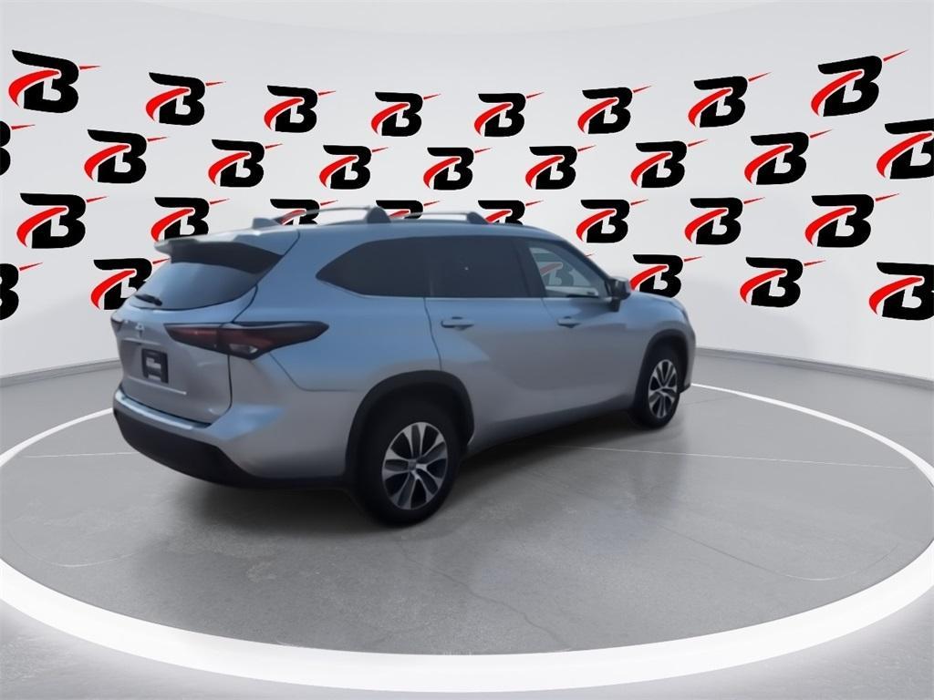 used 2024 Toyota Highlander car, priced at $39,900