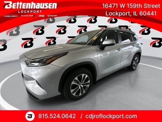 used 2024 Toyota Highlander car, priced at $39,900