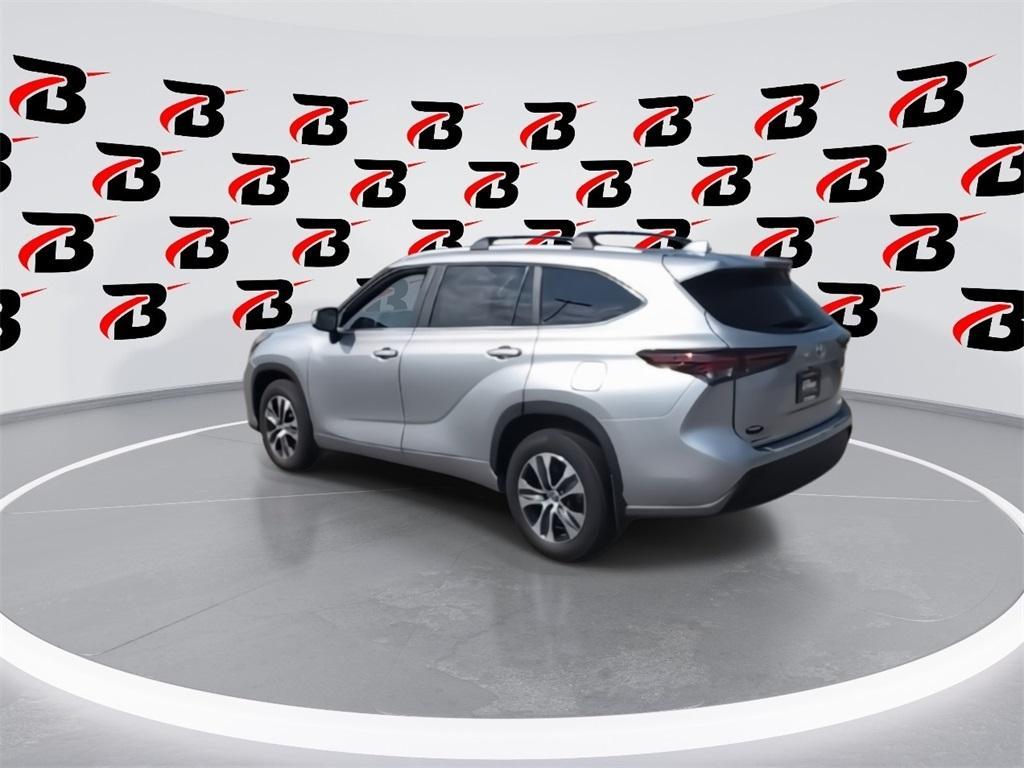 used 2024 Toyota Highlander car, priced at $39,900