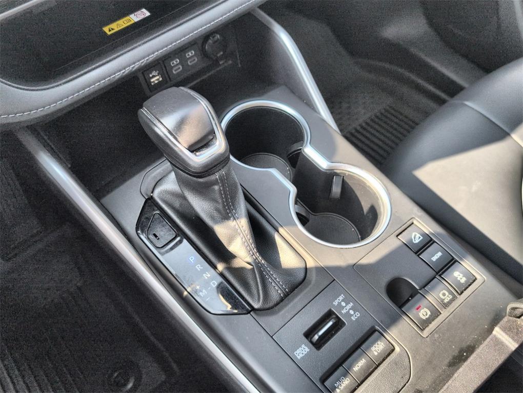 used 2024 Toyota Highlander car, priced at $39,900