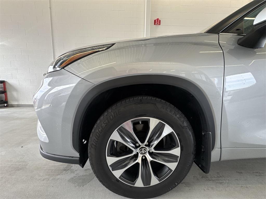 used 2024 Toyota Highlander car, priced at $40,900