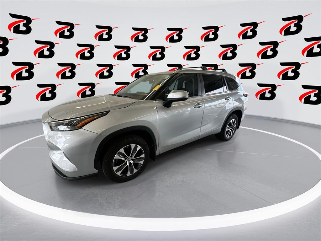 used 2024 Toyota Highlander car, priced at $40,900