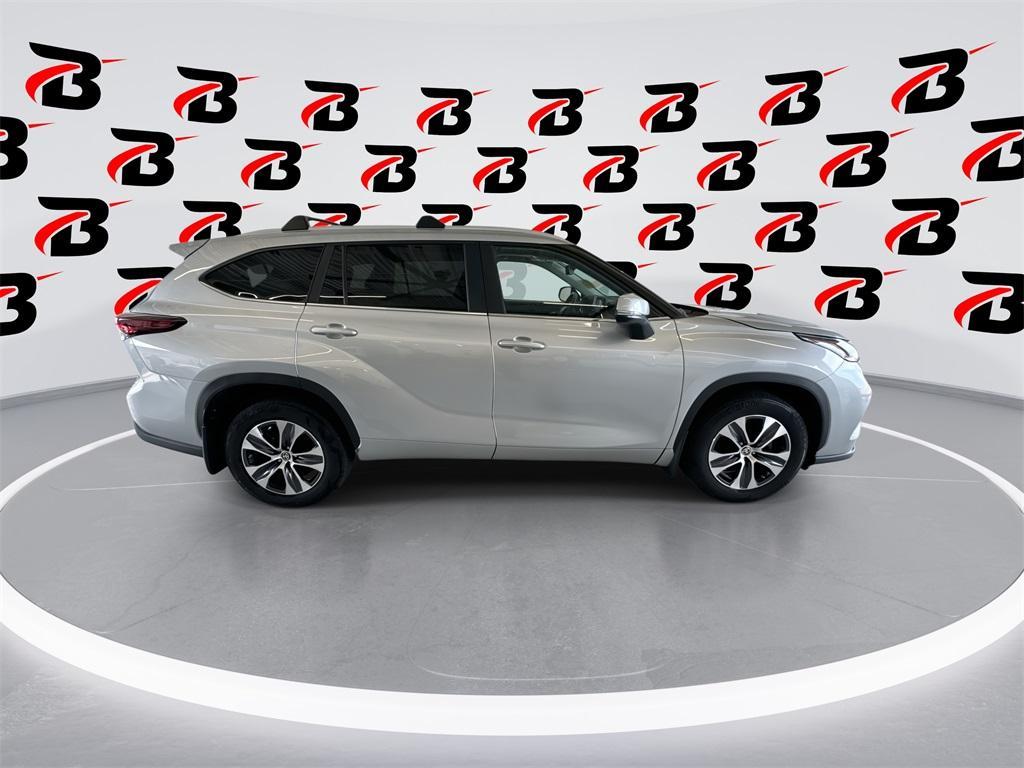 used 2024 Toyota Highlander car, priced at $40,900