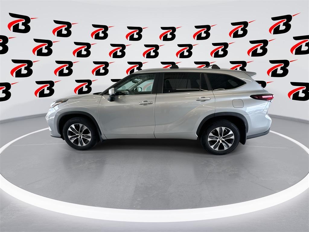 used 2024 Toyota Highlander car, priced at $40,900