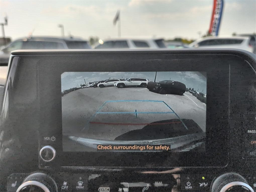 used 2024 Toyota Highlander car, priced at $39,900