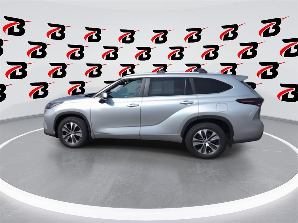 used 2024 Toyota Highlander car, priced at $39,900