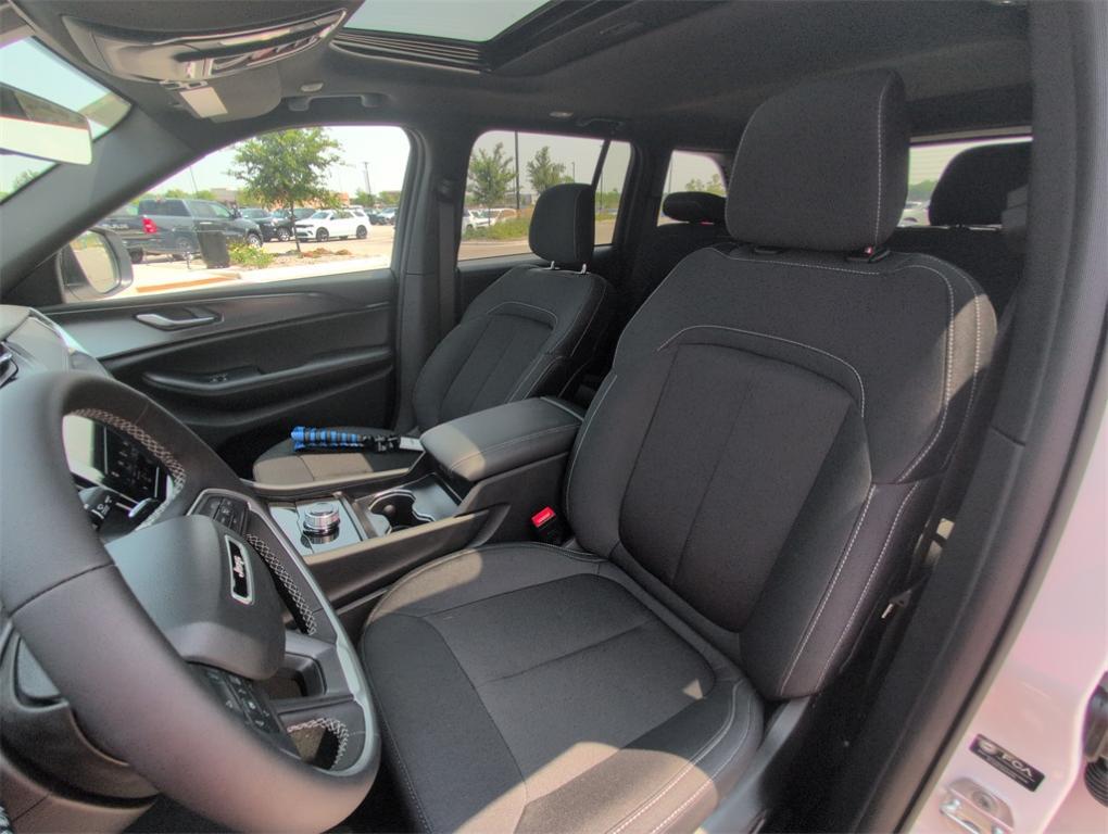 new 2025 Jeep Grand Cherokee car, priced at $35,228