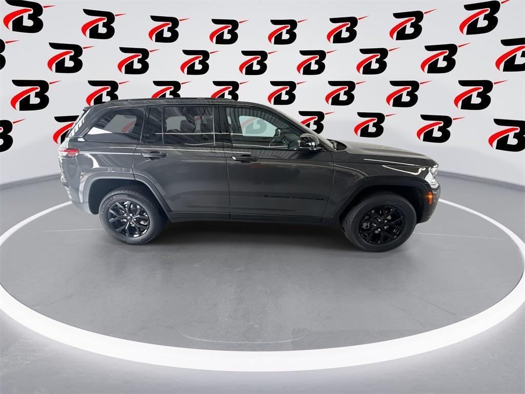 new 2025 Jeep Grand Cherokee car, priced at $40,030