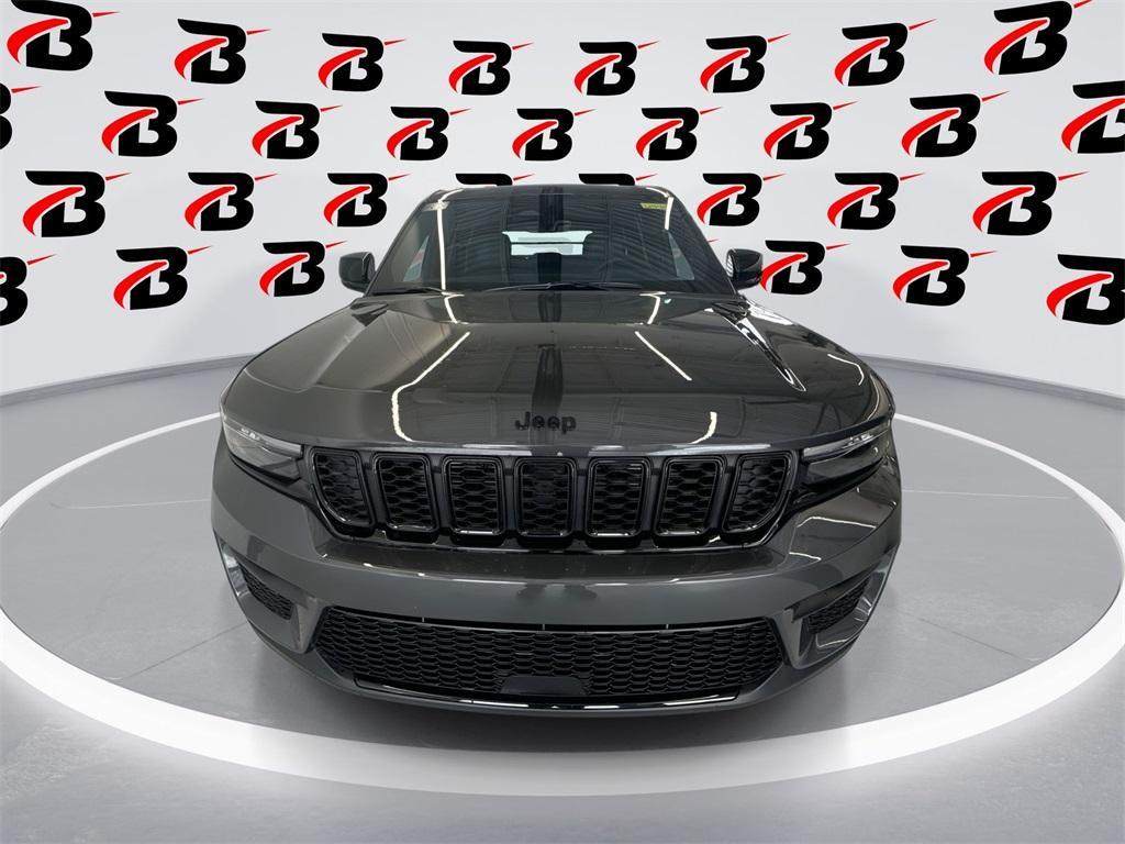 new 2025 Jeep Grand Cherokee car, priced at $40,030