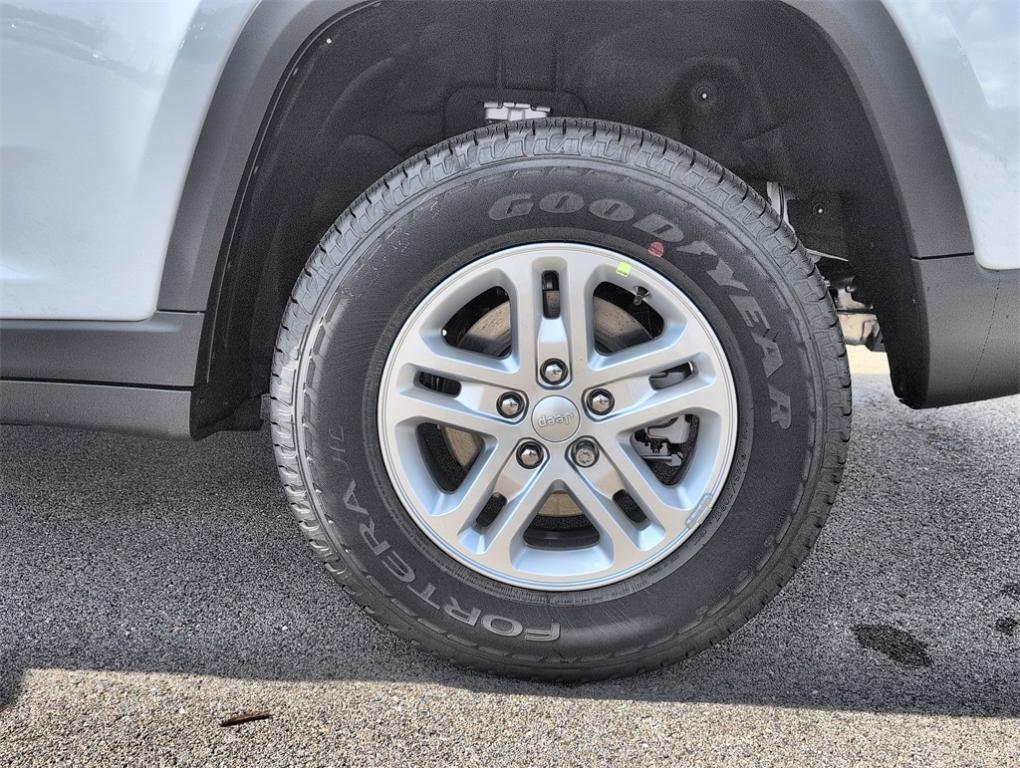new 2025 Jeep Grand Cherokee car, priced at $35,345