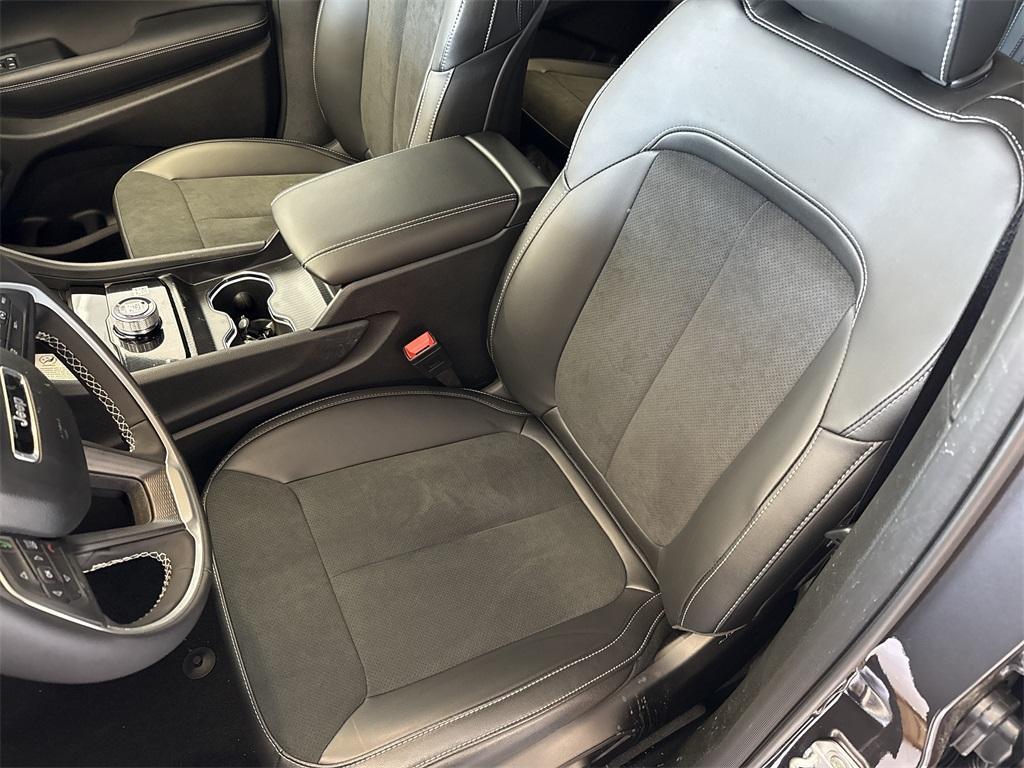 new 2025 Jeep Grand Cherokee L car, priced at $43,675