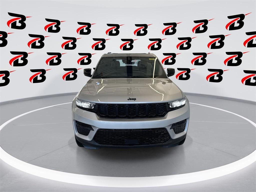 new 2025 Jeep Grand Cherokee car, priced at $40,030