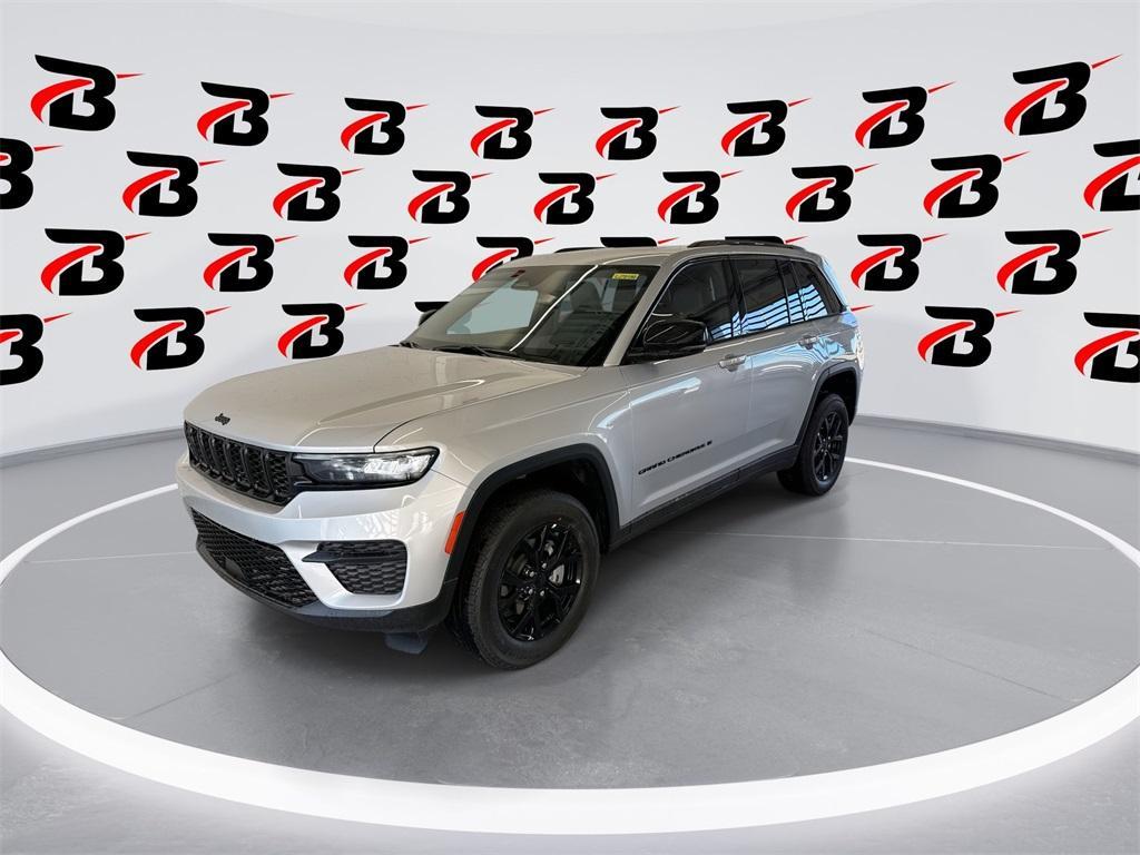 new 2025 Jeep Grand Cherokee car, priced at $40,030