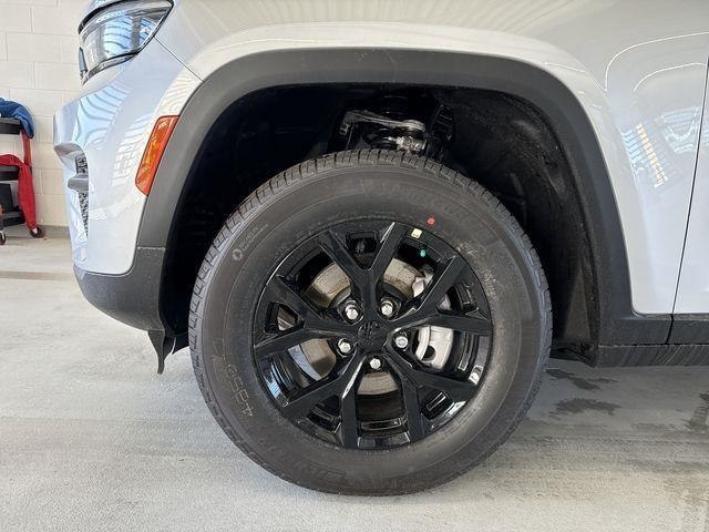 new 2025 Jeep Grand Cherokee car, priced at $39,530