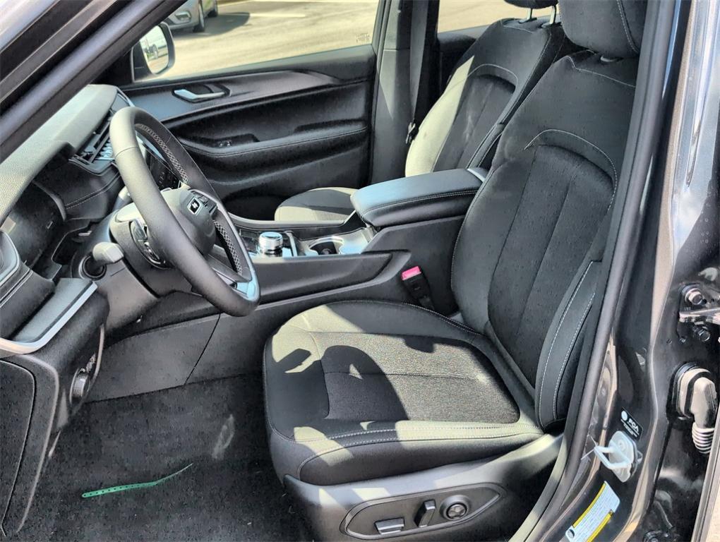 new 2025 Jeep Grand Cherokee car, priced at $36,516