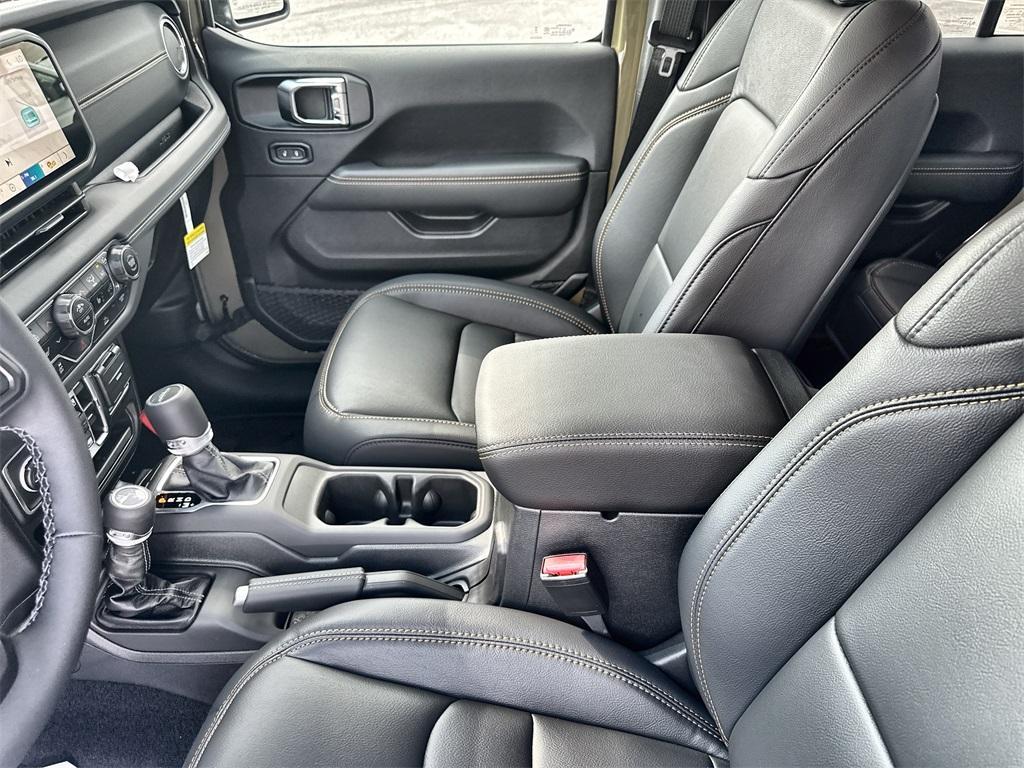new 2025 Jeep Gladiator car, priced at $42,447